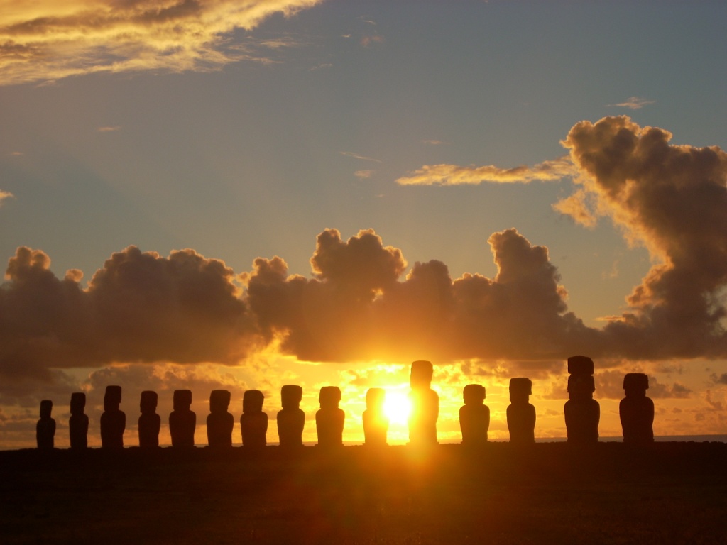 Tour Santiago, Easter island and Lakes Crossing to Bariloche