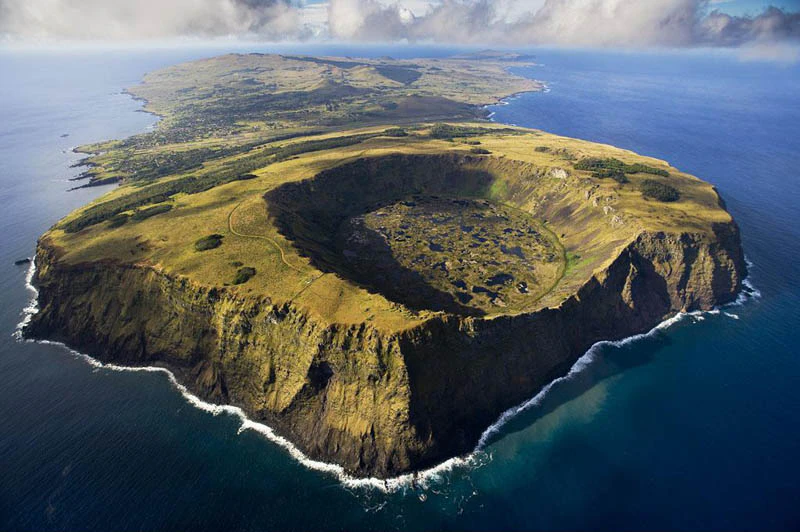 Wulkan Rano Raraku Rano Raraku Volcano – Easter Island Chile